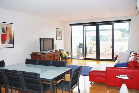 POSITION PERFECT CENTRAL INVERLOCH - Dalby Accommodation 0