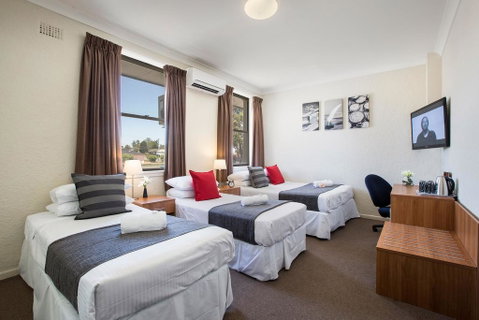 Pritchards Hotel - Dalby Accommodation 2