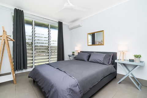 Private Pool, Big Backyard, Aircon - Paradise! - Dalby Accommodation 2