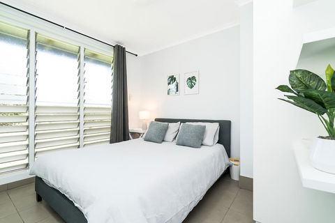 Private Pool, Big Backyard, Aircon - Paradise! - Dalby Accommodation 3