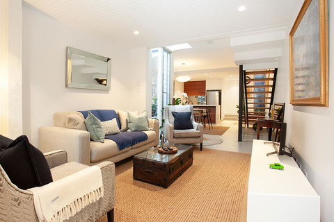 Quiet Family Home With Garden Courtyard Near Cafes - Dalby Accommodation 0
