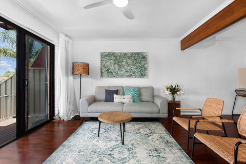 Quiet Waterfront Retreat In Family Neighbourhood - Dalby Accommodation 2