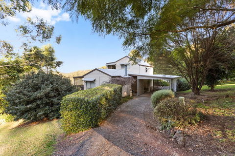 Ravensbourne Escape - Windsong - Dalby Accommodation 1