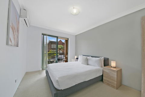REDFERN 3 BEDROOM APARTMENT FREE PARKING WALK TO CENTRAL STATION NRE187 - Dalby Accommodation 3