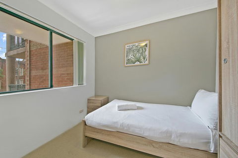 REDFERN 3 BEDROOM APARTMENT FREE PARKING WALK TO CENTRAL STATION NRE187 - Dalby Accommodation 2