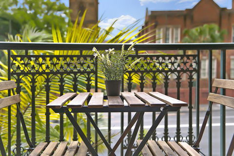 REDFERN 3 BEDROOM APARTMENT FREE PARKING WALK TO CENTRAL STATION NRE187 - Dalby Accommodation 1