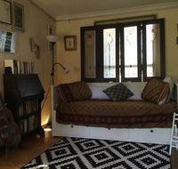 Redhaus Artist Cottage - Dalby Accommodation