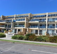 Regatta 3 - On The Lake- Little Street - Dalby Accommodation