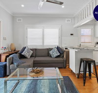Relaxed Clovelly Beach Home - Parking - Cloey6 - Dalby Accommodation
