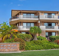 Renas Court Unit 1 - Little Street Lakefront - Dalby Accommodation