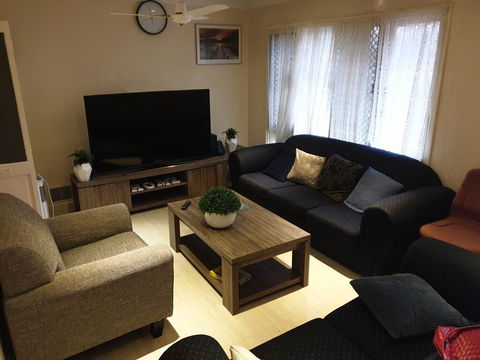 Retro Style Home Stay - Dalby Accommodation 0