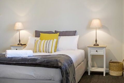 Robertson Public House And Kitchen - Dalby Accommodation 1