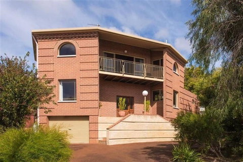 Romeo & Juliet - Dalby Accommodation 0