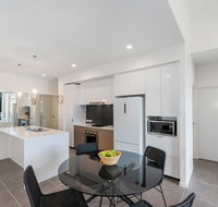 Round About Bulimba - Executive 3BR Bulimba apartment near Oxford St shops and restaurants - Dalby Accommodation