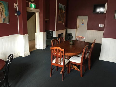 Royal Exchange Hotel - Dalby Accommodation 3