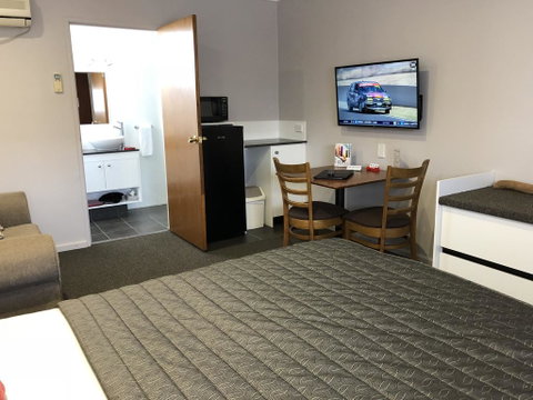 Roydons Motor Inn - Dalby Accommodation 1