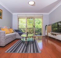Rustic Hardwood 2 Bedroom Apartment in Randwick - Dalby Accommodation
