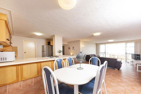 Sandbar, Unit 402, 1-3 Head Street - Dalby Accommodation 2