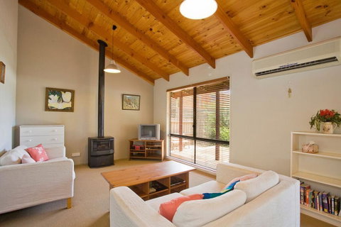Sandhurst Escape 2-17 - Dalby Accommodation 0