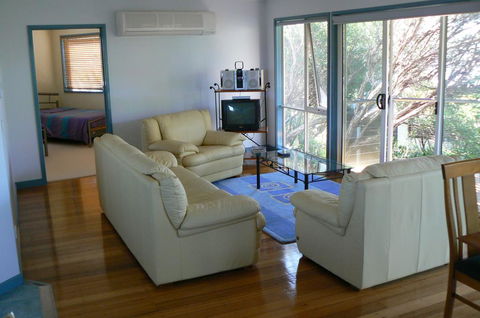 Sandy Point Beach Escape 1 Bedroom Apartment - Dalby Accommodation 3