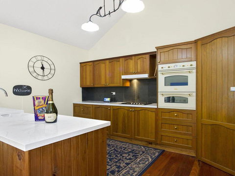 Sandy Shores - Character, Charm, Outdoor Spa - Dalby Accommodation 1