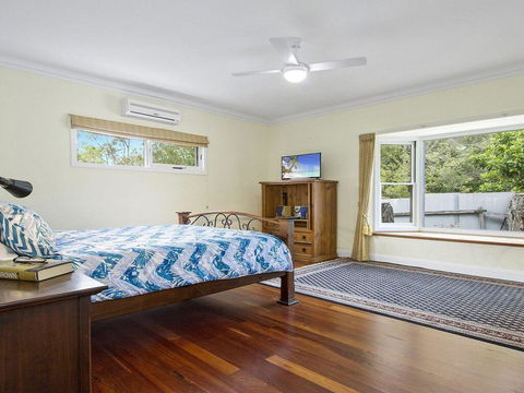 Sandy Shores - Character, Charm, Outdoor Spa - Dalby Accommodation 3