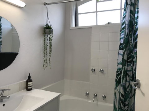 Santa Monica Apartment - Dalby Accommodation 1