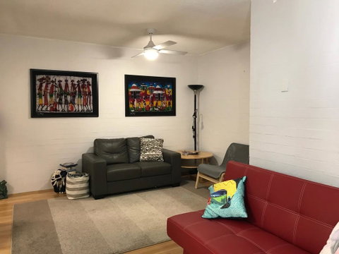 Santa Monica Apartment - Dalby Accommodation 2