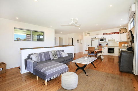 Sea Mist - Pet Friendly - Direct Access To Beach - Dalby Accommodation 1