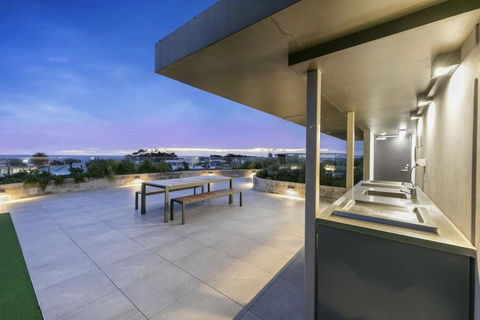 SEA TEMPLE - MORNINGTON - Dalby Accommodation 1