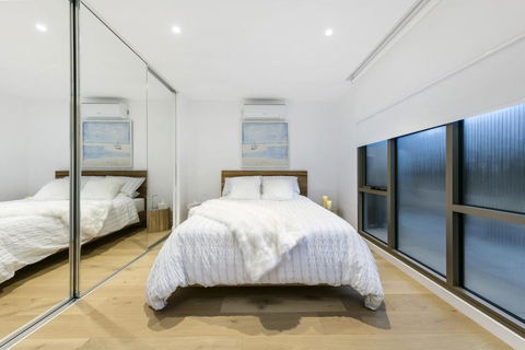 SEA TEMPLE - MORNINGTON - Dalby Accommodation 0