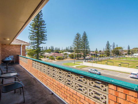 Seabreeze 5 Opposite Bowling Club - Dalby Accommodation 0