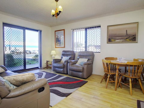 Seabreeze 6 Opposite Bowling Club - Dalby Accommodation 0