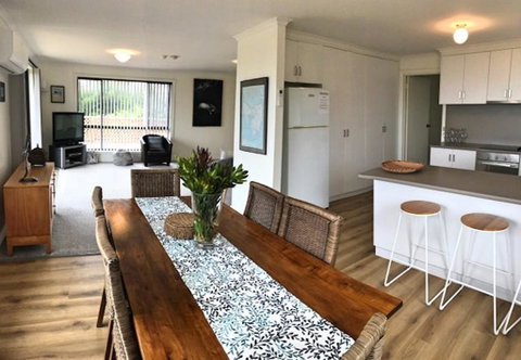 SEAHOUSE - Dalby Accommodation 0