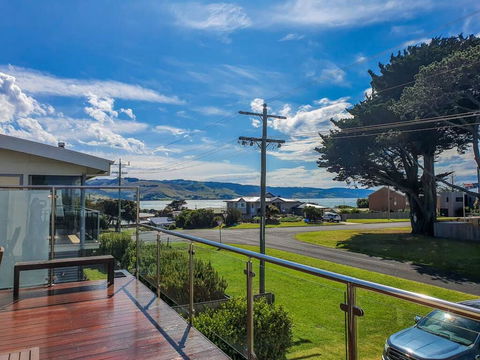 SEAL HAVEN - Centrally Located, Modern Home - Dalby Accommodation 3