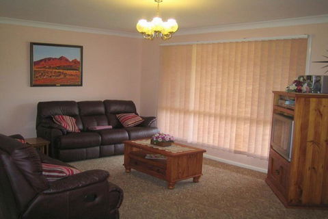 SEASCAPE In NARRAWALLEE - Dalby Accommodation 1