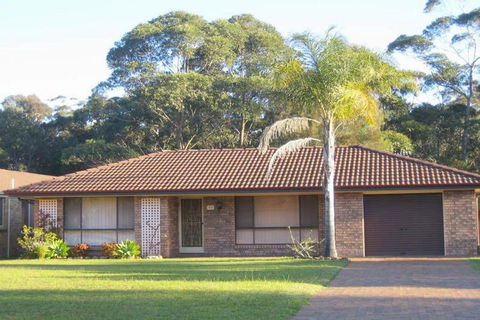 SEASCAPE In NARRAWALLEE - Dalby Accommodation 0