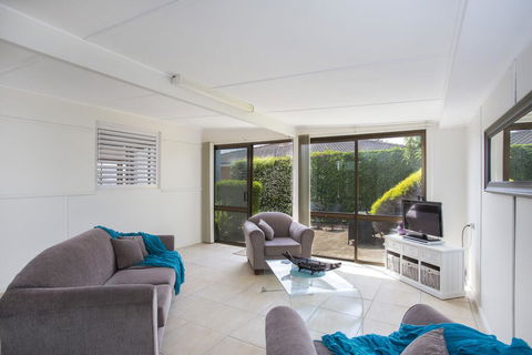 Seaside Parade 9, Dolphin Point - Dalby Accommodation 1