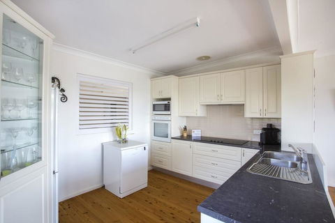 Seaside Parade 9, Dolphin Point - Dalby Accommodation 3