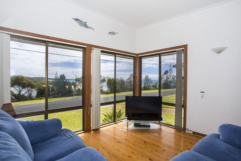 Seaside Parade 9, Dolphin Point - Dalby Accommodation 2
