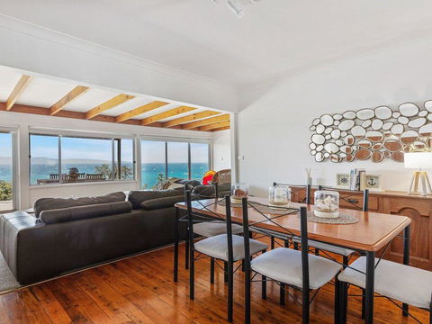 Seaspray On Culburra - Dolphin And Whale Watching - Dalby Accommodation 1