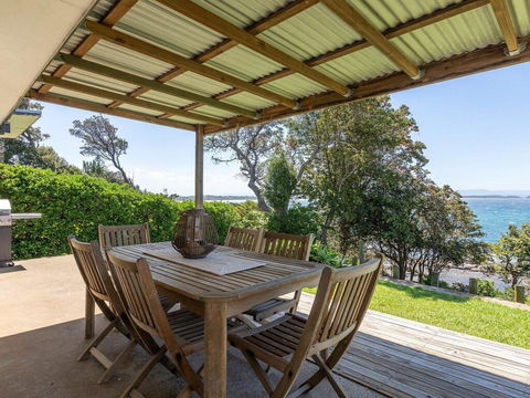 Seaspray On Culburra - Dolphin And Whale Watching - Dalby Accommodation 0