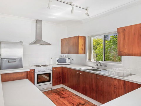 Seaspray On Culburra - Dolphin And Whale Watching - Dalby Accommodation 2