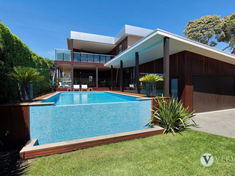 Seaview - Stunning Bay Views! - Dalby Accommodation 2