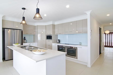 Sentosa On Tugun - Beachfront 5 Bedroom - Dalby Accommodation 2