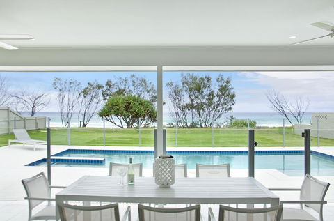 Sentosa On Tugun - Beachfront 5 Bedroom - Dalby Accommodation 1