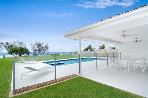 Sentosa On Tugun - Beachfront 5 Bedroom - Dalby Accommodation 0