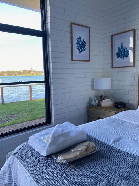 Serenity By The Lake - Dalby Accommodation 3