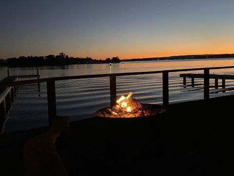 Serenity By The Lake - Dalby Accommodation 2