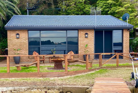 Serenity By The Lake - Dalby Accommodation 0